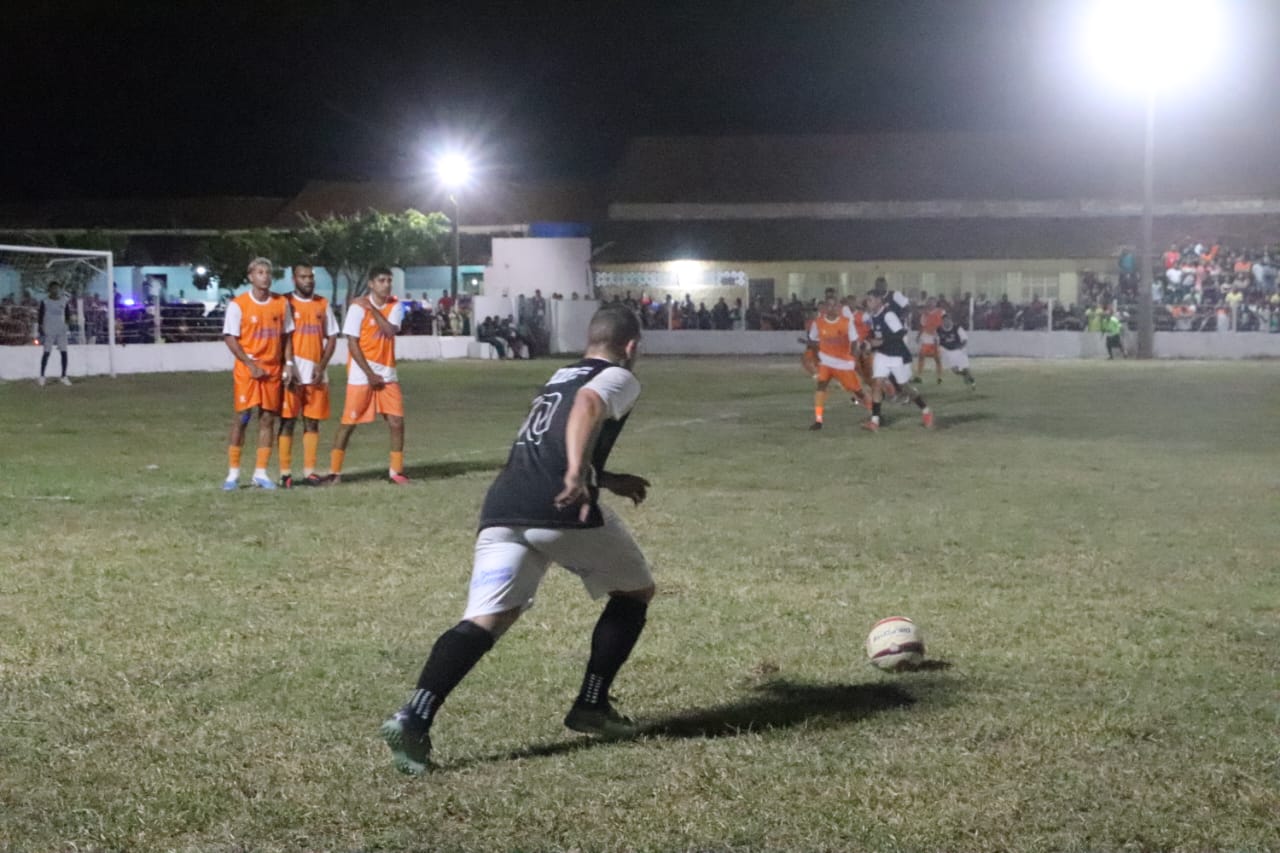 Cobrança de falta para time da Pedra Velha